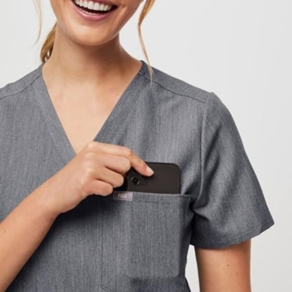 FIGS Catarina One-Pocket Scrub Top for Women – Slim Fit, Super Soft Stretch Medi - Picture 4 of 9